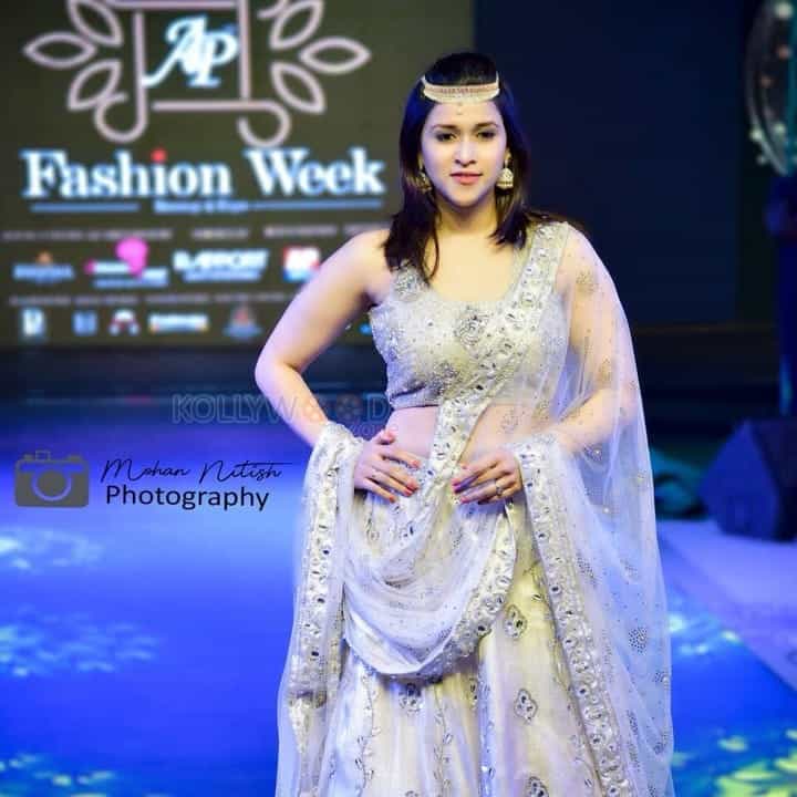 Mannara Chopra Ap Fashion Week Pictures 01