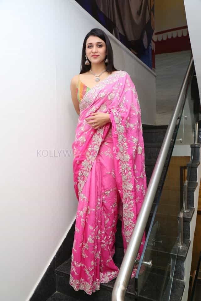 Mannara Chopra Launches Sri Krishna Silks Wedding Collections Photos 47