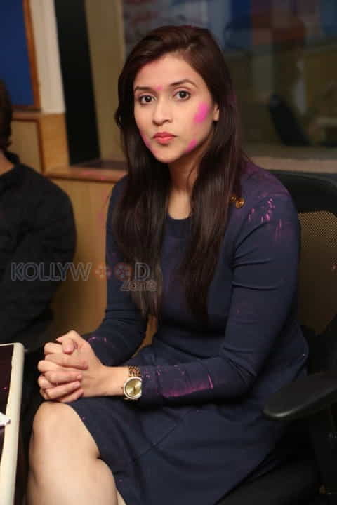 Mannara Chopra Pics 30