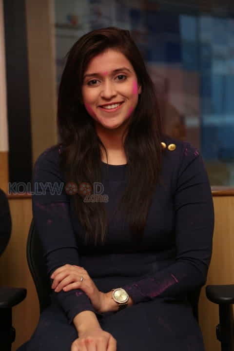 Mannara Chopra Pics 33