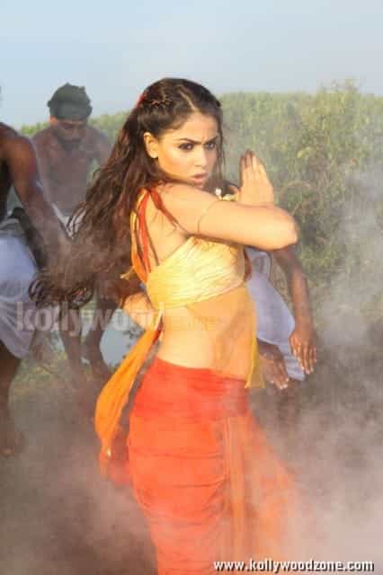 Sexy Genelia In Urumi Stills 06