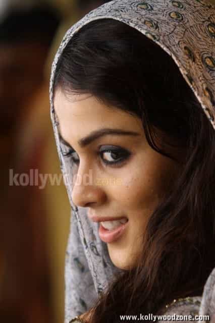 Sexy Genelia In Urumi Stills 08