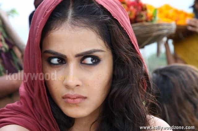 Sexy Genelia In Urumi Stills 16