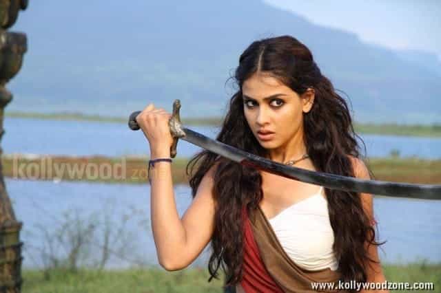 Sexy Genelia In Urumi Stills 18