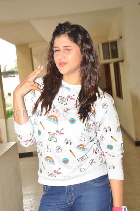 Telugu Actress Mannara Chopra New Photos 04