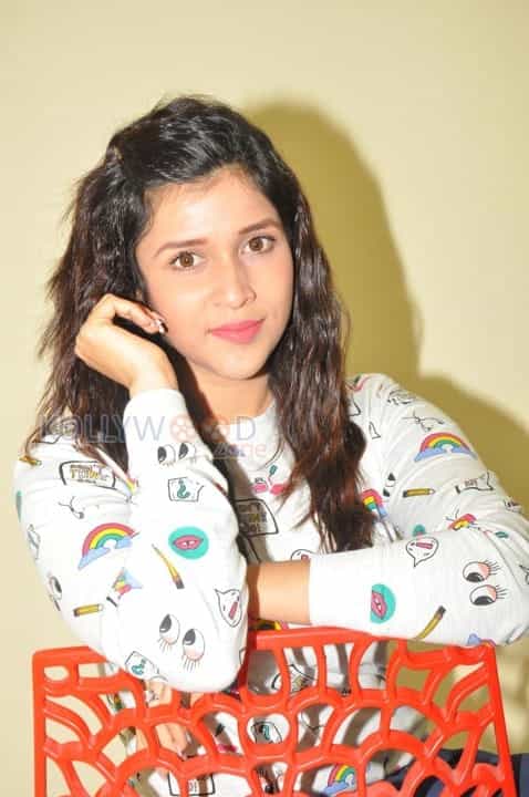 Telugu Actress Mannara Chopra New Photos 19