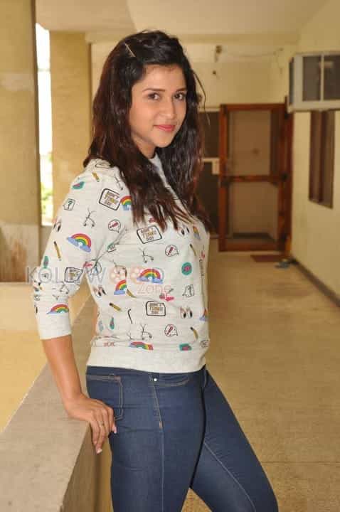 Telugu Actress Mannara Chopra New Photos 22