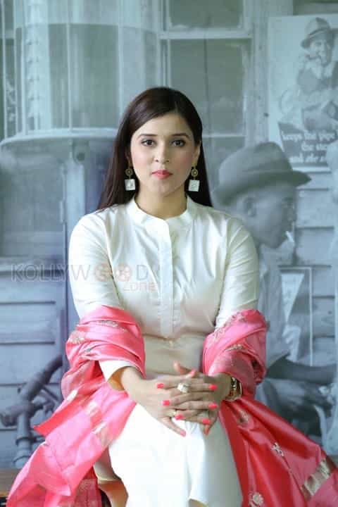 Telugu Actress Mannara Chopra New Pics 05