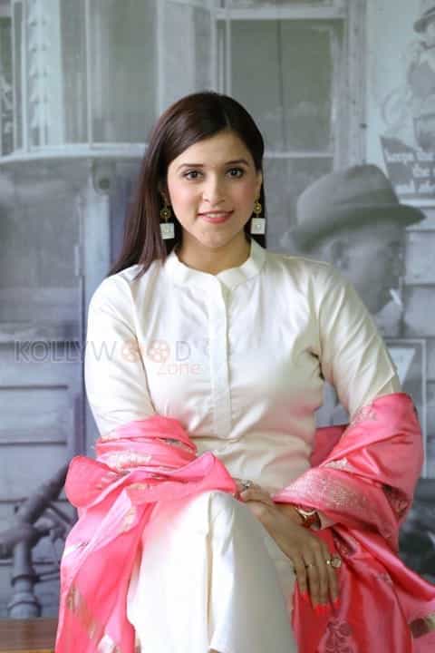 Telugu Actress Mannara Chopra New Pics 07