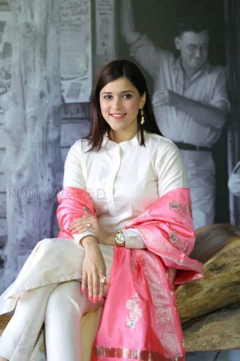 Telugu Actress Mannara Chopra New Pics 10