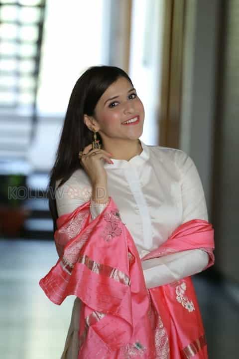 Telugu Actress Mannara Chopra New Pics 24