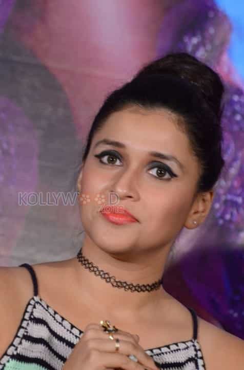 Telugu Actress Mannara Chopra New Stills 11