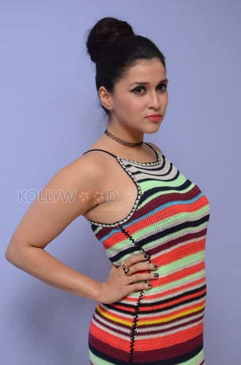 Telugu Actress Mannara Chopra New Stills 20