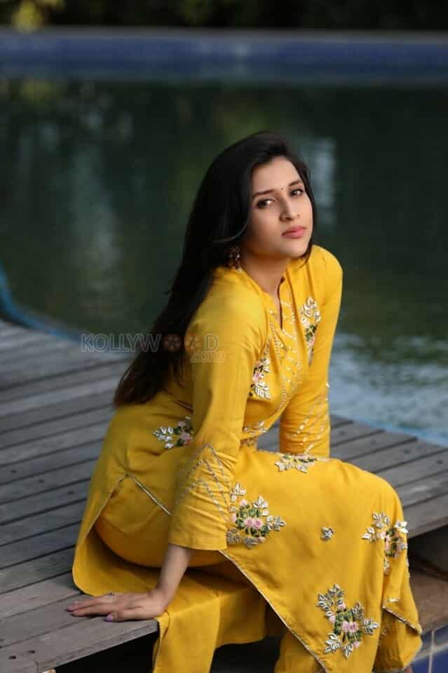 Telugu Actress Mannara Chopra Photoshoot Pics 12