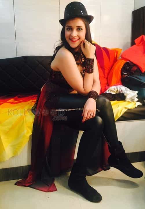 Tollywood Heroine Mannara Chopra Pictures 15