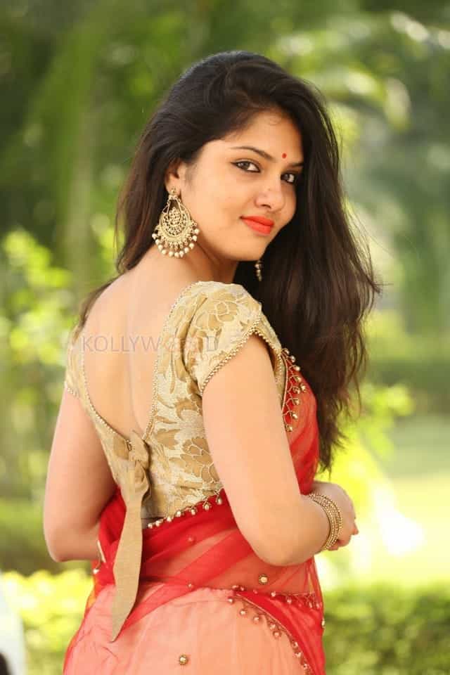 Actress Gayathri Suresh At Hero Heroine Teaser Launch Photos 12