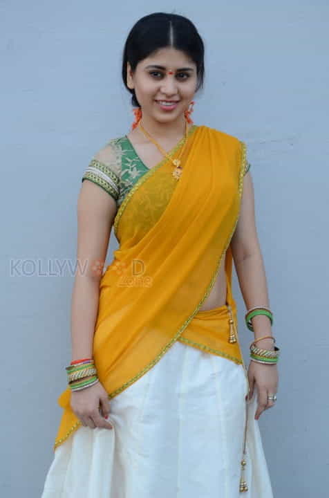 Actress Hamida At Bhadradri Movie Production No 1 Opening Pictures 13