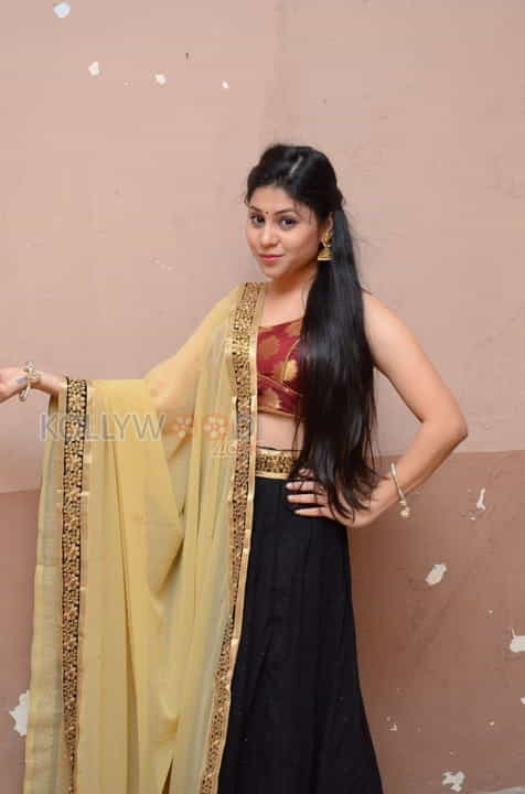 Actress Hamida Stills 03