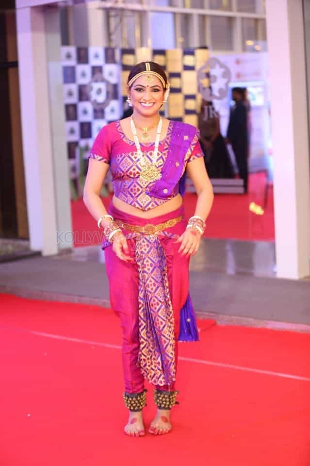 Actress Hari Priya At Mirchi Music Awards Photos 01