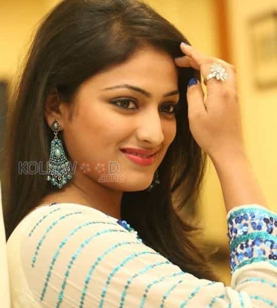 Actress Haripriya Photoshoot Pictures 09