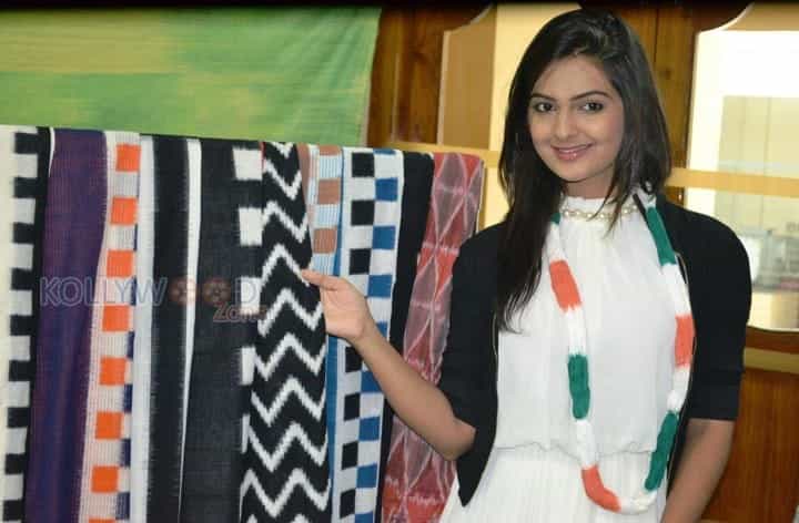 Actress Neha Deshpande At Pochampally Ikat Art Mela Photos 06