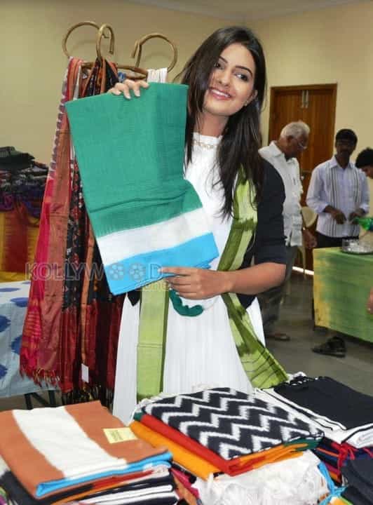 Actress Neha Deshpande At Pochampally Ikat Art Mela Photos 17