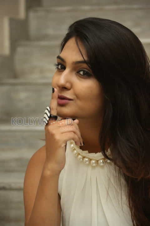 Actress Neha Deshpande Photos 01