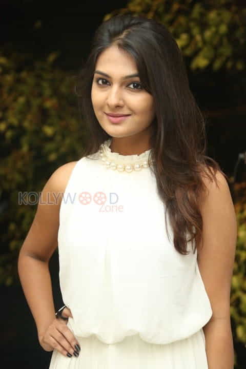 Actress Neha Deshpande Photos 08