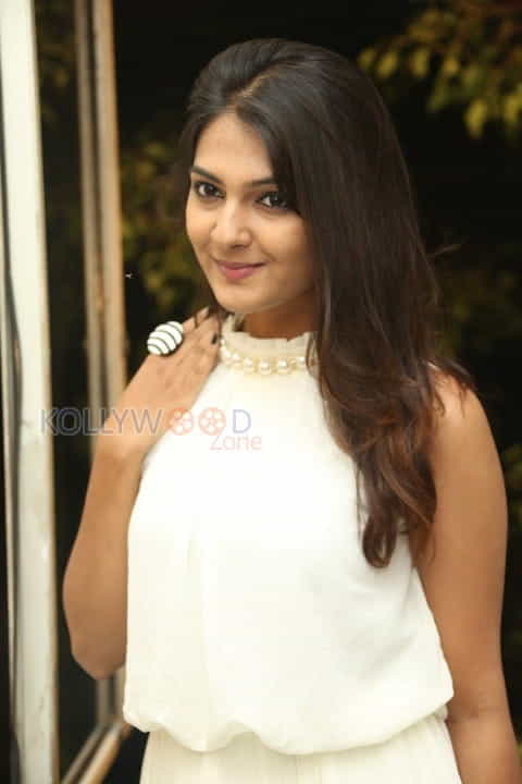 Actress Neha Deshpande Photos 10