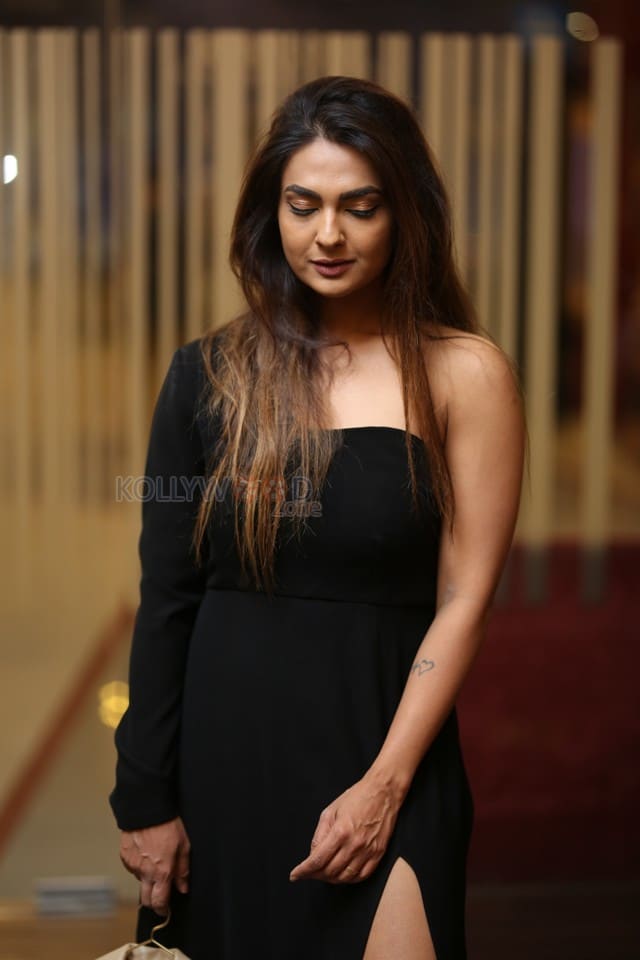 Actress Neha Deshpande at O Andala Rakshasi Pre Release Event Stills 19