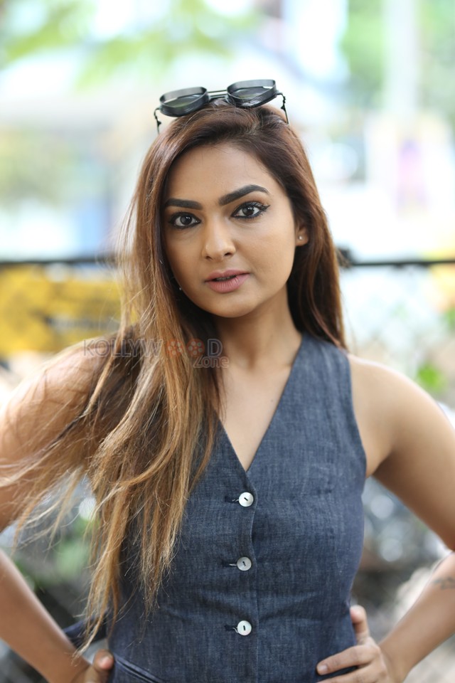 Actress Neha Deshpande at O Andala Rakshasi Press Meet Stills 13