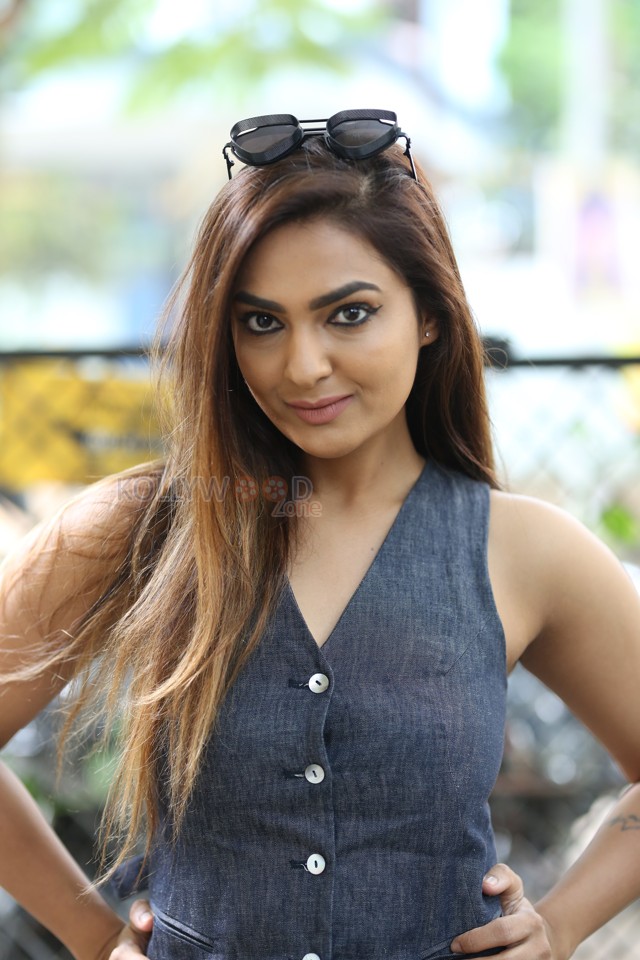 Actress Neha Deshpande at O Andala Rakshasi Press Meet Stills 14