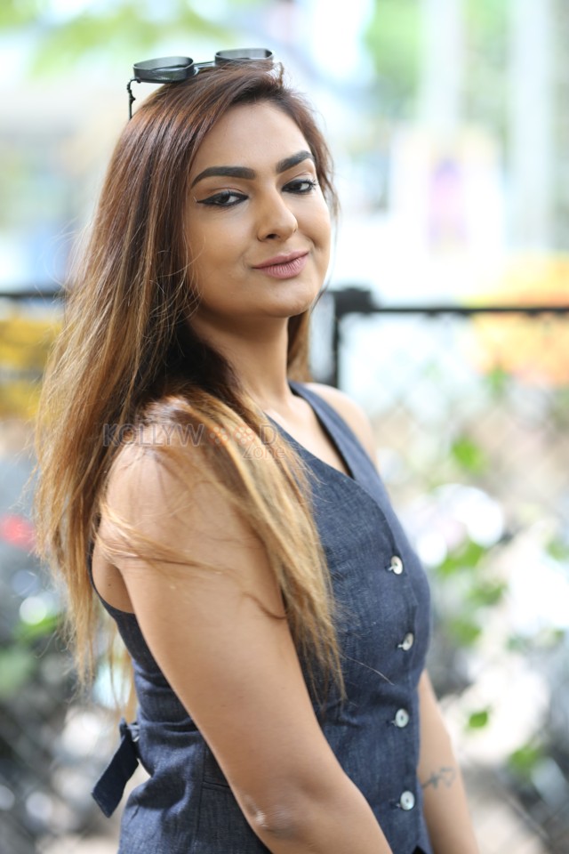 Actress Neha Deshpande at O Andala Rakshasi Press Meet Stills 18