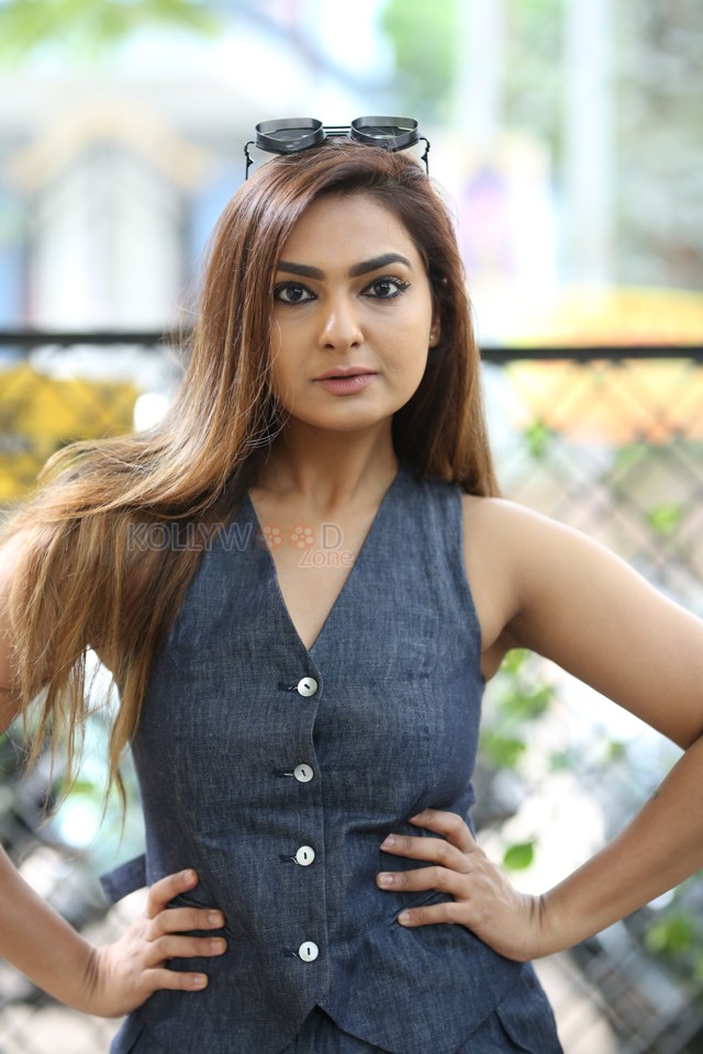 Actress Neha Deshpande at O Andala Rakshasi Press Meet Stills 20