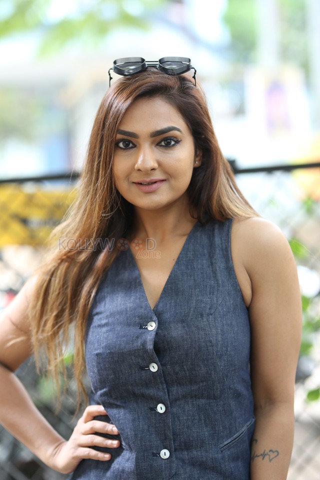 Actress Neha Deshpande at O Andala Rakshasi Press Meet Stills 21