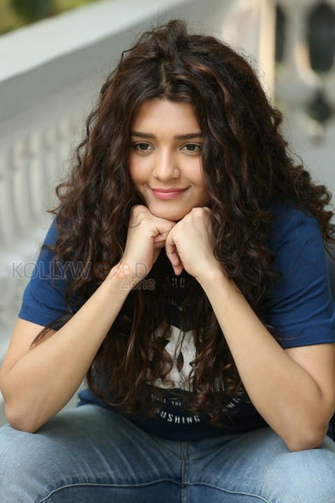 Actress Ritika Singh Interview Pictures 23