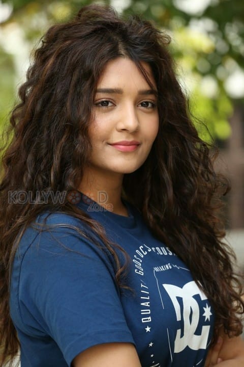 Actress Ritika Singh Interview Pictures 26