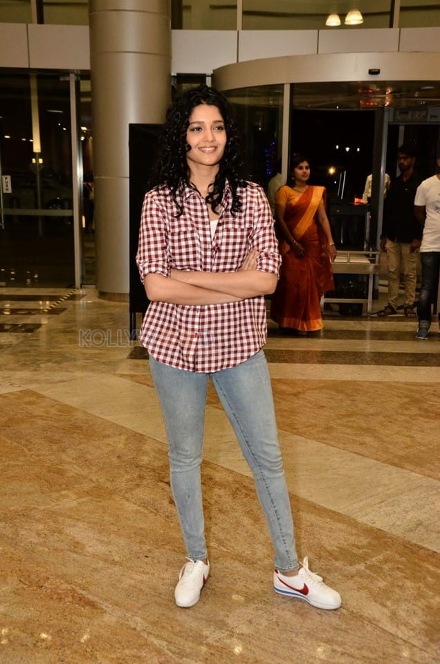 Actress Ritika Singh New Photos 02