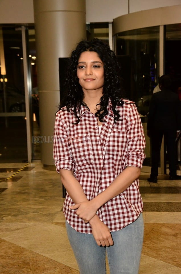 Actress Ritika Singh New Photos 05