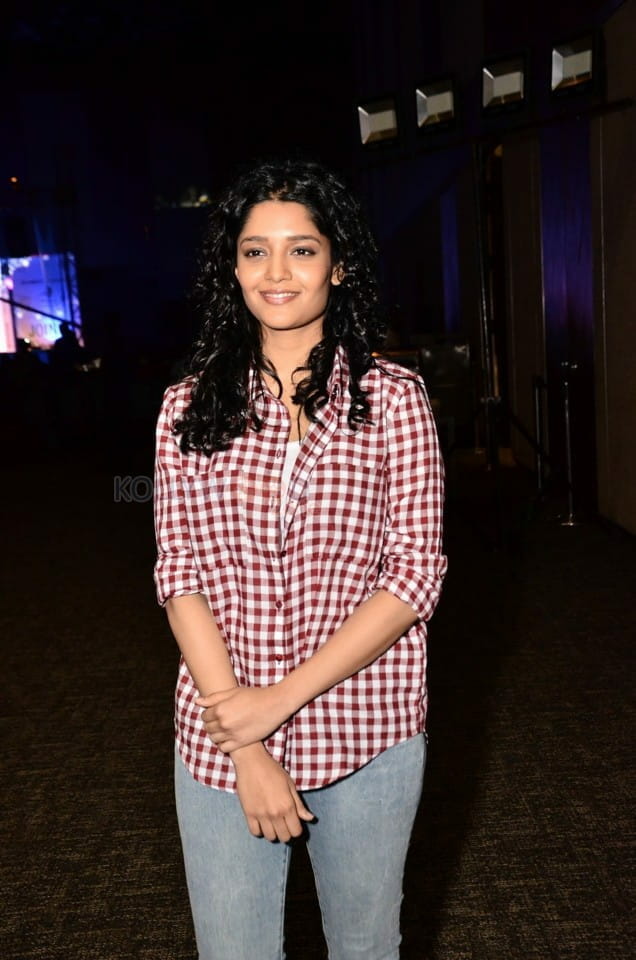 Actress Ritika Singh New Photos 10