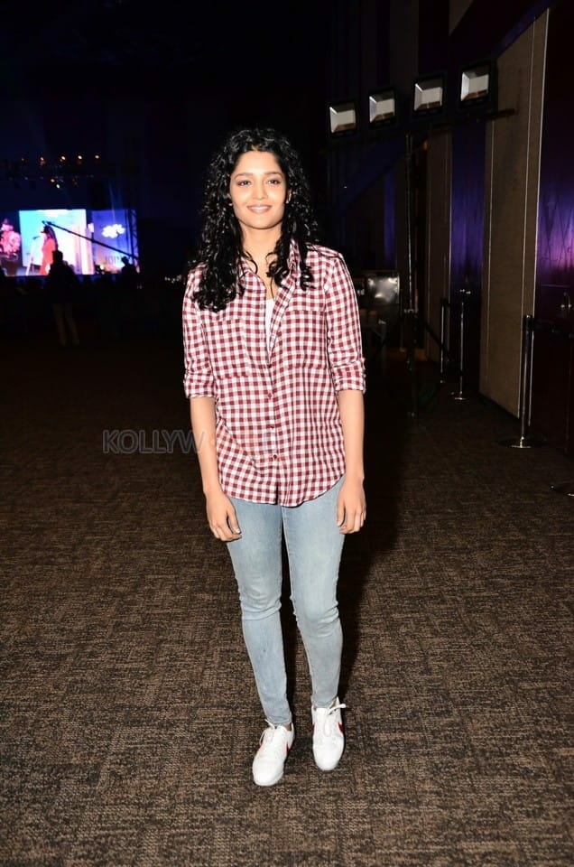 Actress Ritika Singh New Photos 13