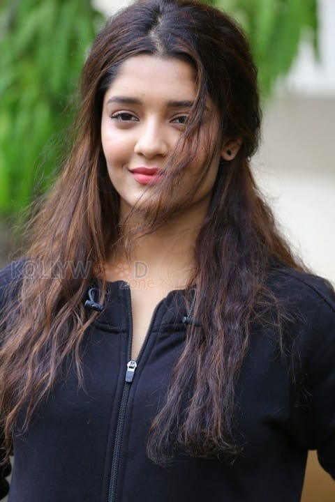 Actress Ritika Singh New Stills 02