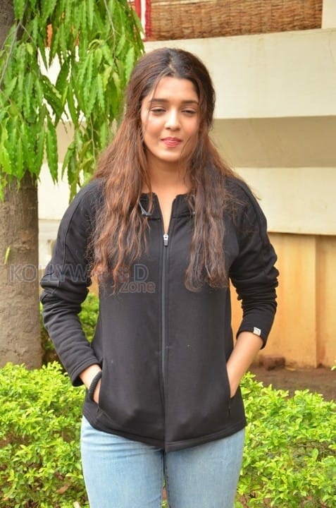 Actress Ritika Singh New Stills 09