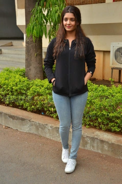 Actress Ritika Singh New Stills 11