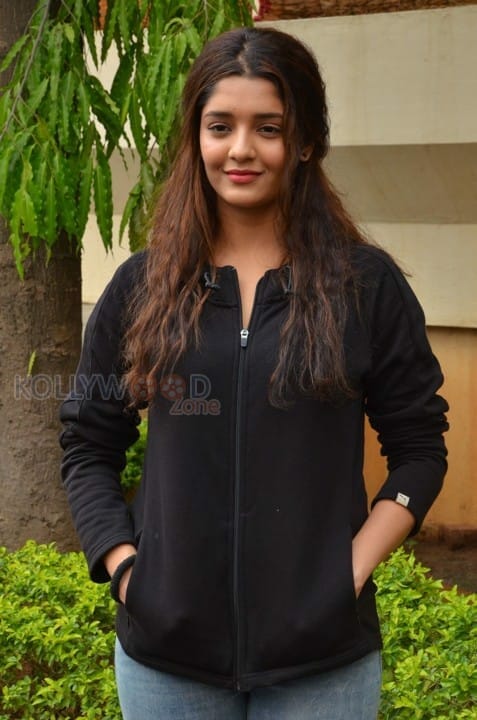 Actress Ritika Singh New Stills 12