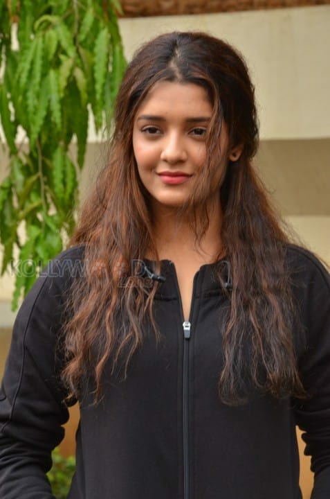 Actress Ritika Singh New Stills 13