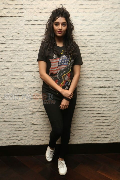 Actress Ritika Singh Photos 01