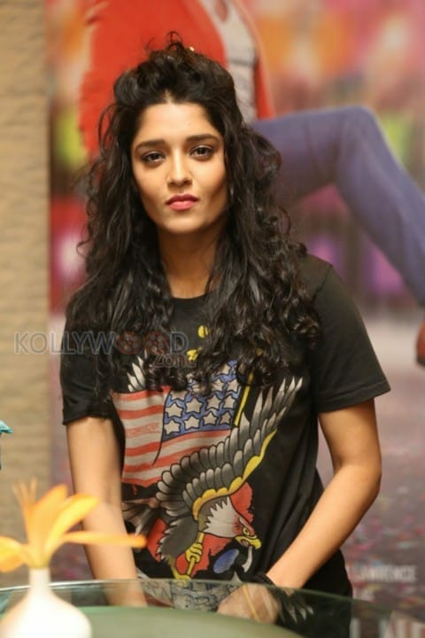 Actress Ritika Singh Photos 12