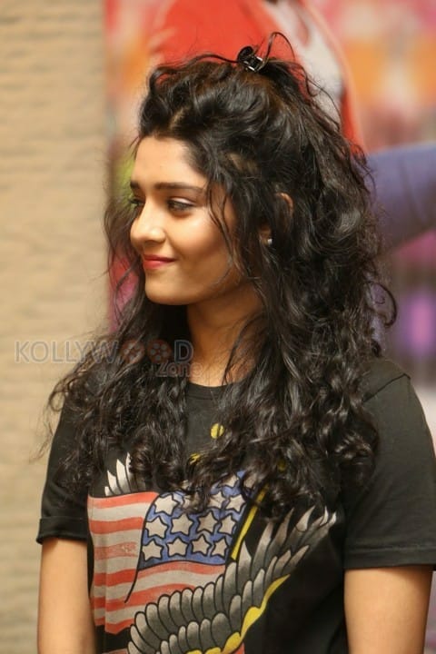 Actress Ritika Singh Photos 14