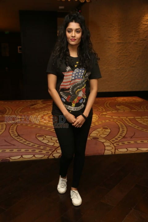 Actress Ritika Singh Photos 15